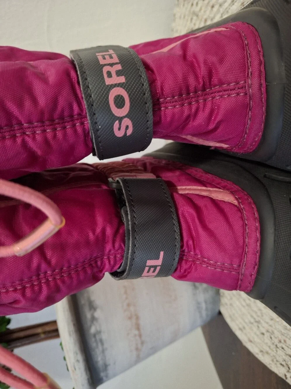 Sorel Kids Hot Pink and Black Insulated Snow Boots Size 12.